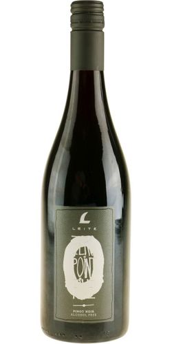 Leitz, Zero point five Pinot Noir wine bottle