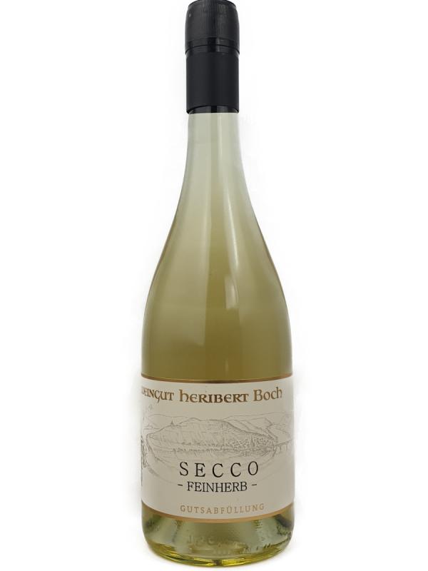 Riesling Secco Feinherb N.V. wine bottle